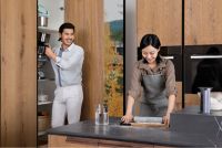 柏厨原素厨柜强势收割女神 演绎人与自然的和谐共生