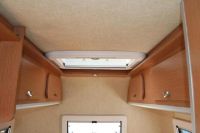 房车家具原来还能布置 看了都不想住家里了