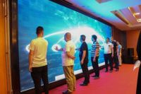 【特领玻璃】金致尚品门窗自己的钢化厂