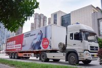 暖心一幕！芝华仕超超超大型父亲节礼车在朋友圈里刷屏了