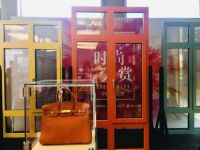 告别黑白灰引领新时尚 米兰之窗奢彩系列新品上线