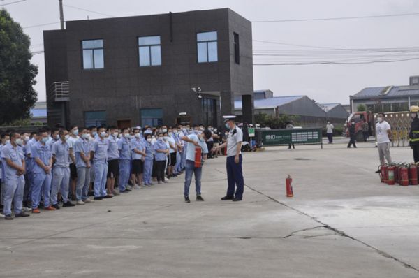 抓好安全生产，共筑心中“防火墙”——千川木门湖北生产基地开展消防演习进现场活动