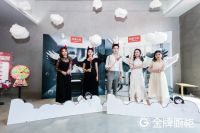 金牌厨柜加入“摆摊”阵营，“老潘的店”上线