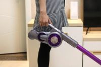 吉米上手把吸尘器大尘杯一吸到底，让家居生活环境改头换