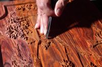 万事红红木蒋国洪：二十余载沉练微凹黄檀家具