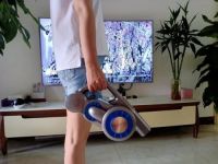 吉米上手把吸尘器轻松除尘加抛光,轻松解决地板清洁大难题