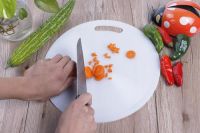 塑料砧板会发霉吗 塑料砧板消毒方法