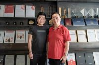 薛起亮，张华山亲临重庆周令设计师办公室指导工作