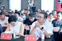 温州爱心设计师夏克进应邀出席重庆公益论坛峰会