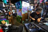 宋冬野现身北京国际设计周，现场咨询爱空间家装