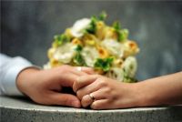 采用英国皇室的贵族木种，大自然卡雅楝实木地板尽显艺术质感