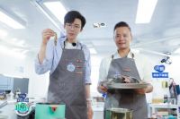 王俊凯、刘宇宁化身暖心厨神：三禾锅具再显神威