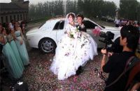 结婚抱不动新娘招数有哪些 新娘下车是抱还是走路