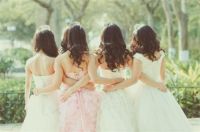闺蜜结婚发朋友圈的话 伴娘一般都是几个人