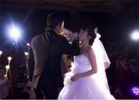 倒交杯酒说什么祝福语 交杯酒有哪几种喝法