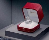 订婚戒指买多少钱合适 买订婚戒指这几点你要注意