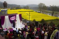 在乡下结婚有必要请摄像吗  婚礼摄像和跟拍哪个重要