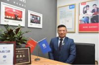 社保、员工宿舍、亲属津贴……这位店东对经纪人到底有多好？