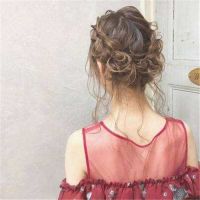 伴娘披头发还是扎头发 伴娘妆容要注意什么