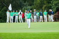 中国明星设计师高尔夫俱乐部明星对抗赛圆满收官，全明星荣誉队险胜捧杯