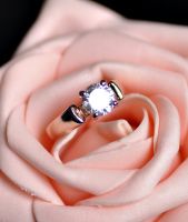 结婚戒指买什么材质的好 求婚戒指多少钱合适