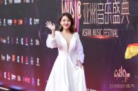 周六,三位高颜值歌手空降信阳顾家家居