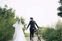 拍完婚纱照几天后选片 朋友结婚可以穿白色衣服吗