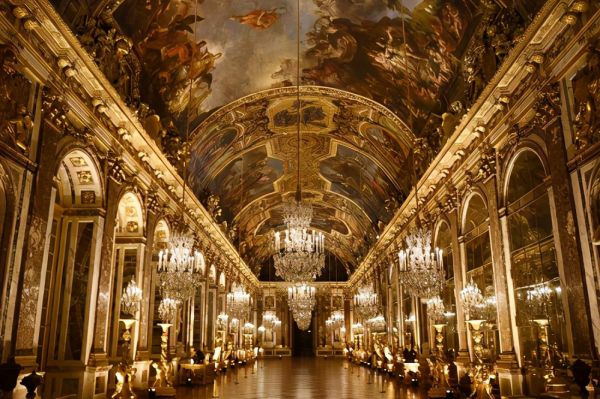 圣诞鸟整装：当凡尔赛宫的艺术文化飞进寻常家