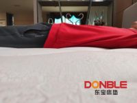 最难忘的圣诞礼物在东宝床垫上
