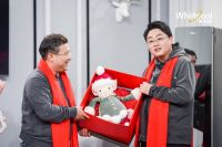 惠而浦总裁携重百电器董事长化身“圣诞福利官”，解锁“健康家”圣诞盲盒