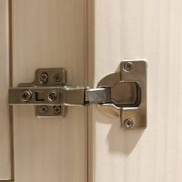 防不胜防，别让你家的柜门再吃人了！