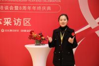 爱漫时重庆专卖店负责人陈雯：店面经营其实是一个三角形的构架