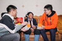 跨越千里的“阖家团圆”——摄像头里的奶奶又笑了
