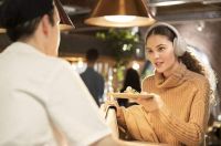 春节最怕亲戚过度关心？索尼WH-1000XM4降噪耳机让你免受其乱