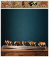 牛年装饰品走俏年货市场 创意开运摆件最吸睛