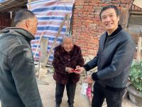 富贵大叔比V手走红春晚 坚守本心感恩回馈家乡