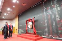 王力安防鸣锣上市，开盘即涨停