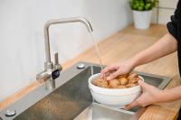 美的悦家套系悦净净水机——清净用水，畅享便捷温暖