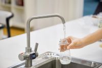 美的悦家套系悦净净水机——清净用水，畅享便捷温暖