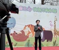 认养一头牛，守护一份爱，记锦华装饰爱心认养红山森林动物园犀牛——“皮哥”​