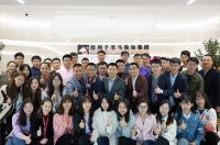 策马扬鞭再出发，稳中奋进赢未来