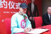 官宣 | 正式签约今年我ZUI红奥帅代言人印小天！