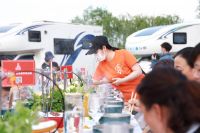 旅行与美食相伴，壹捞百味蘸料火锅联合览众房车传递品质生活新理念！