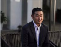 万亿商业帝国掌舵人50岁离世 有多少成功人士在拿生命工作