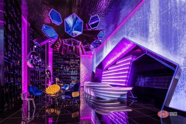 40 UNDER 40 | 浪漫徐麟：光色空间魔幻狂想
