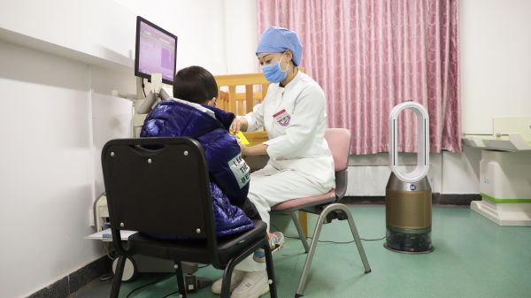 戴森向北京多家三甲医院捐赠空气净化风扇,为冬季送去洁净空气