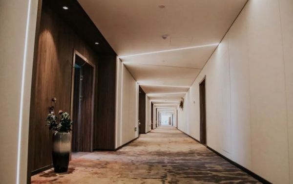 临邑人民医院走廊过道