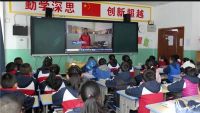 领略极地风光,聆听南极故事 四季沐歌《南极科普大讲堂》走进西藏帕里镇小学