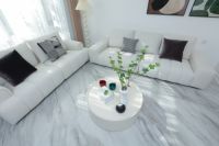 选择中国冠珠“华”系列岩板，为家中长辈打造时尚新国风中式简约豪华大宅