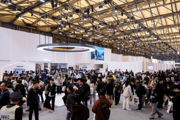 华为人车家全场景互联亮相AWE2025 感受AI高智感生活